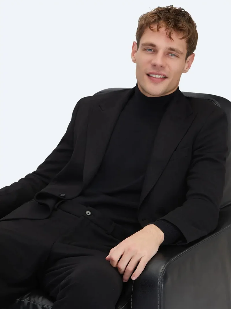 كيب بدلة سوداء عصرية