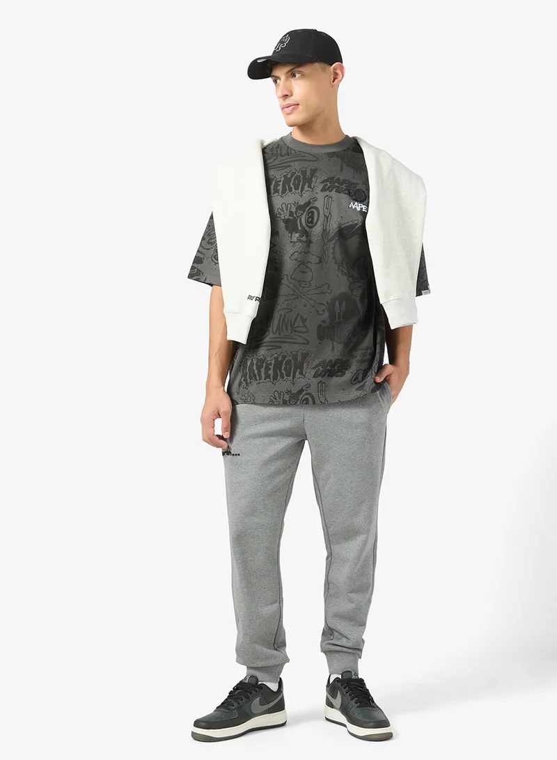 ايه ايه بي إي بنطلون رياضي بشعار