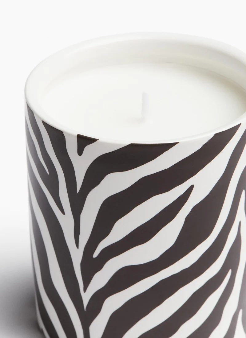 اتش اند ام Scented Candle In A Ceramic Holder