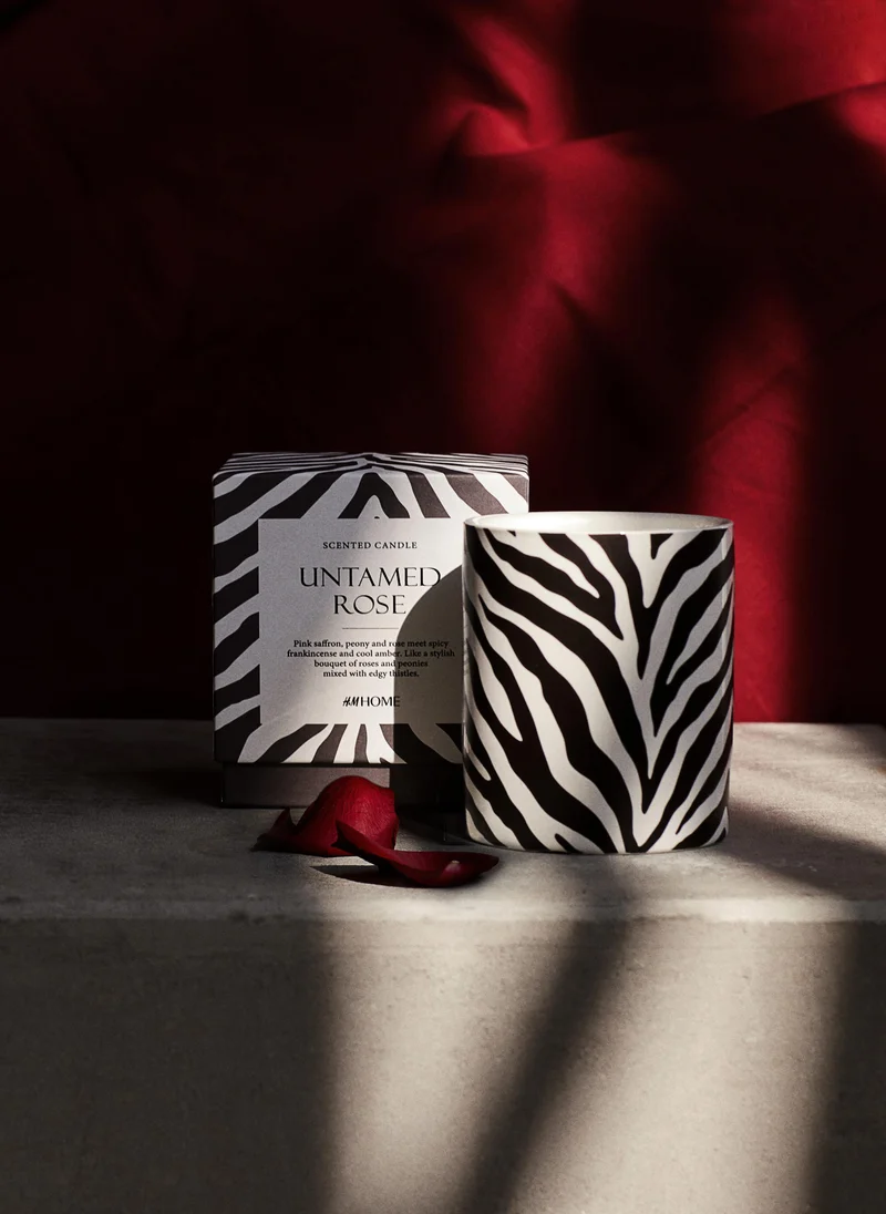 اتش اند ام Scented Candle In A Ceramic Holder