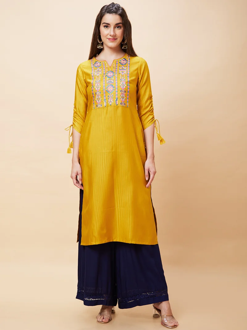 globus Women Geometric Embroidered Yoke Design Round Neck With Straight Kurta