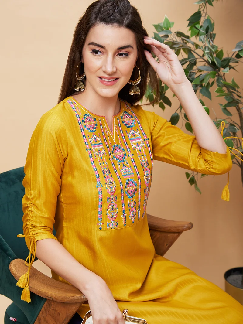 globus Women Geometric Embroidered Yoke Design Round Neck With Straight Kurta
