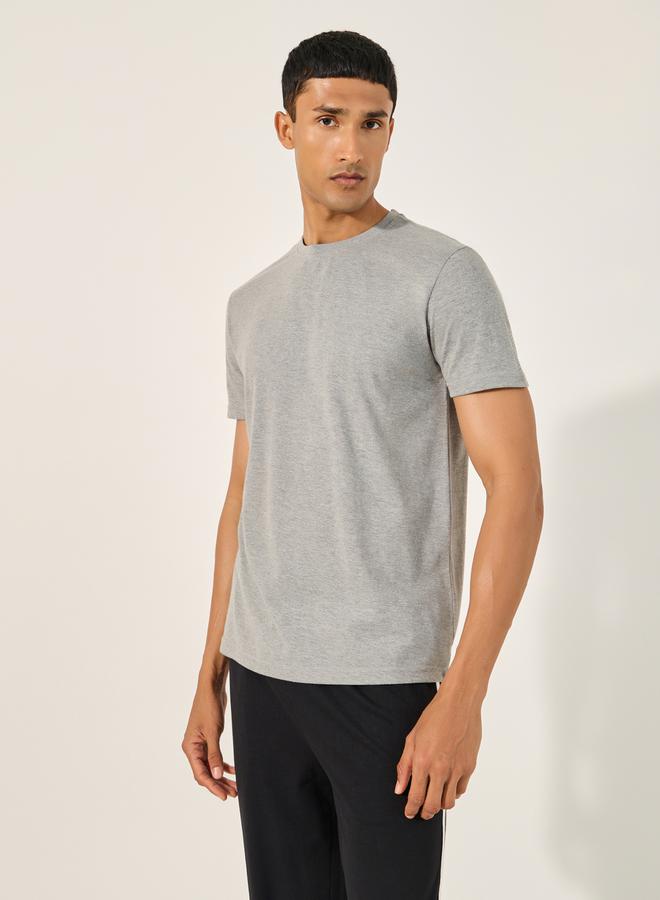 ستايلي طقم بيجامة مخطط وتيشيرت دائري سادة - Image 2