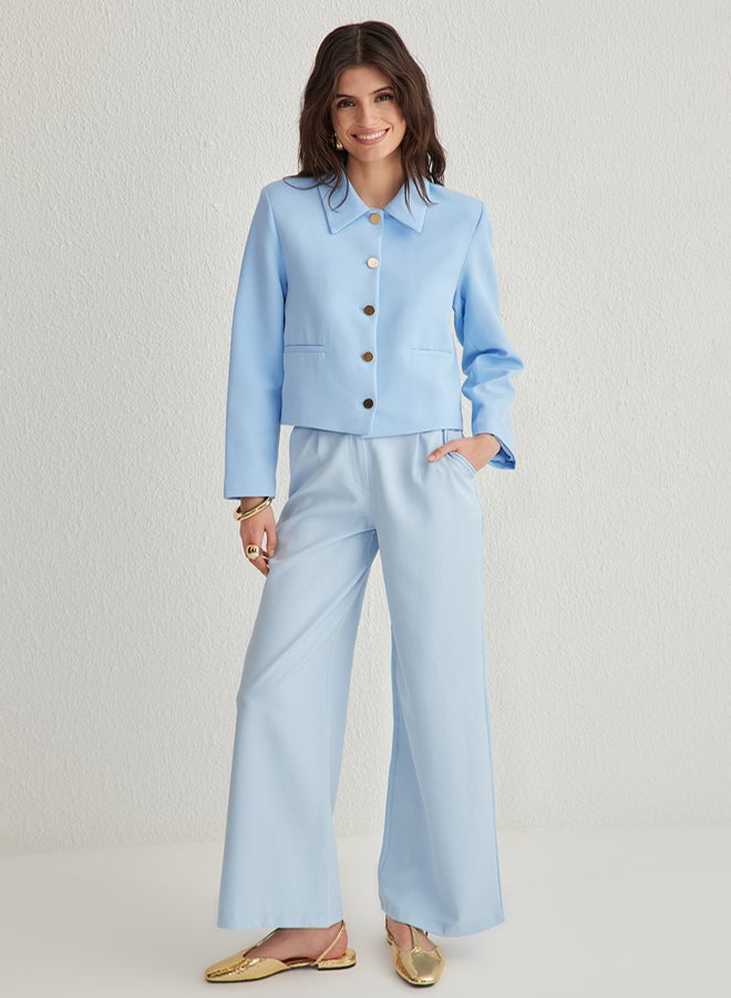 trendyol جاكيت بليزر منسوج مزود بأزرار بتفاصيل محاصيل زرقاء بياقة قميص - Image 2