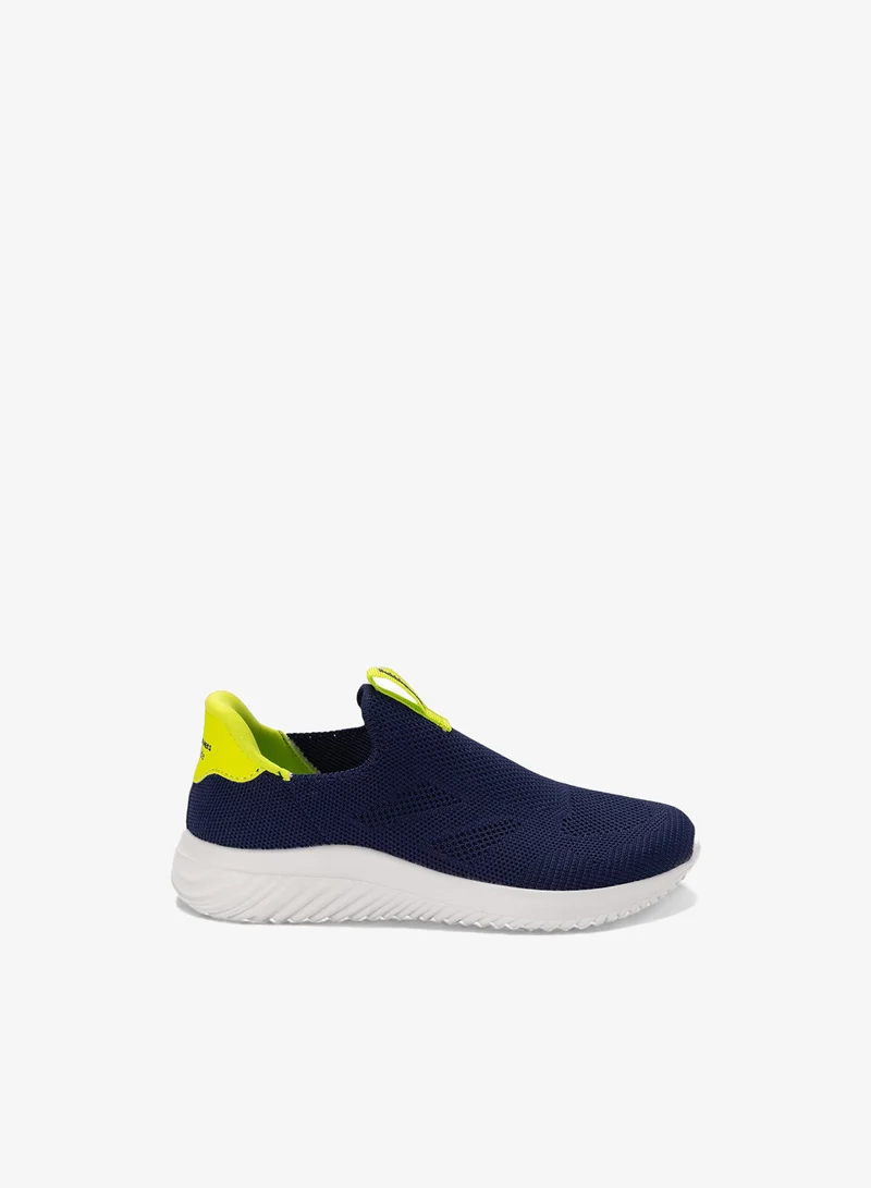 باتا حذاء رياضي سليب أون بلونين