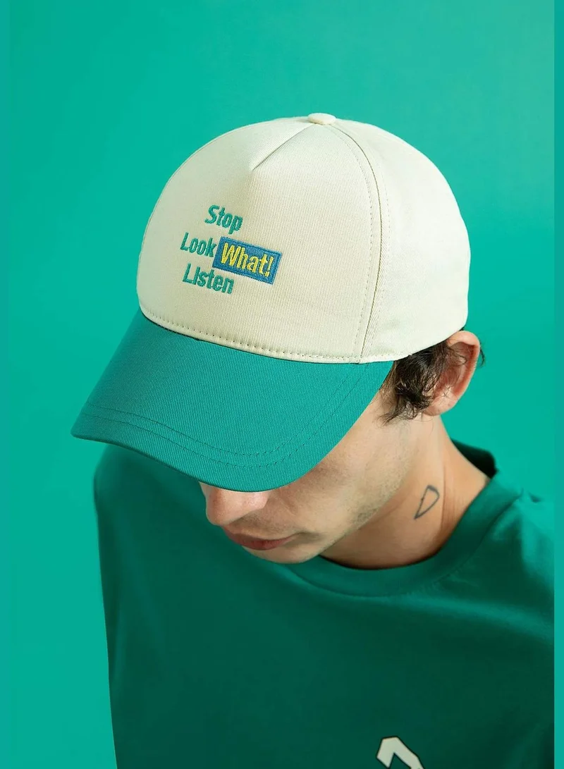 ديفاكتو Minimal Slogan Print Colour Block Baseball Cap