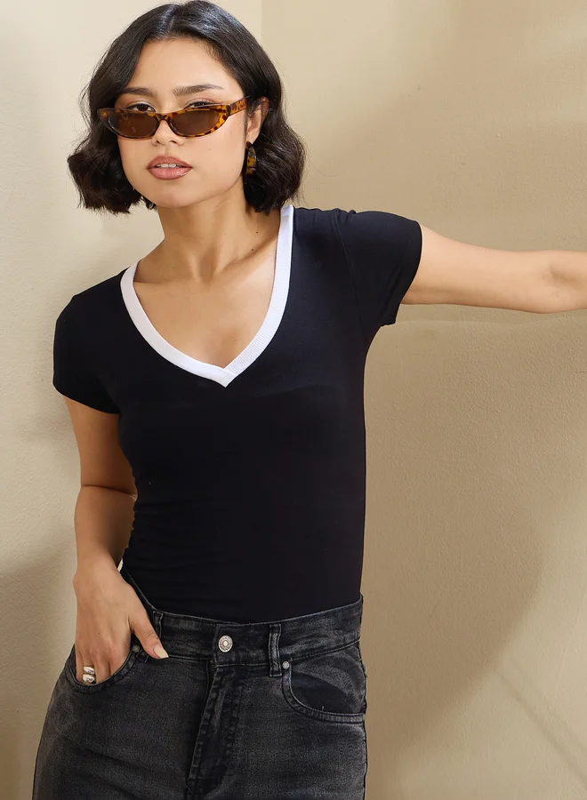 ساسافراس Sassafras Women Black Contrast Deep V Neck Fitted Crop T-Shirt