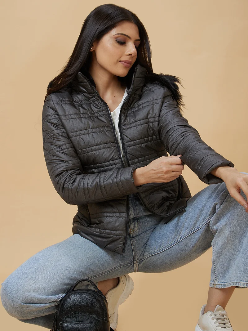 جلو باص جاكيت نسائي مبطن بغطاء رأس