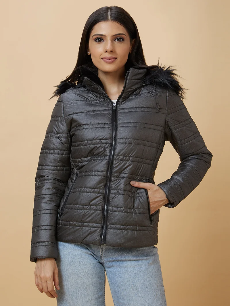 جلو باص جاكيت نسائي مبطن بغطاء رأس