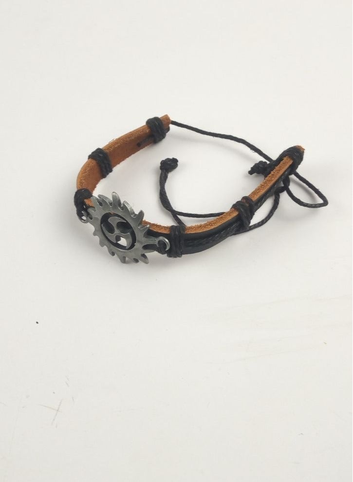 حظاظات رجالي أنيقة مصنوعة يدويا من أجود أنواع الجلد الطبيعي، مثالية للشباب الذين يبحثون عن إطلالة غير تقليدية - Image 3