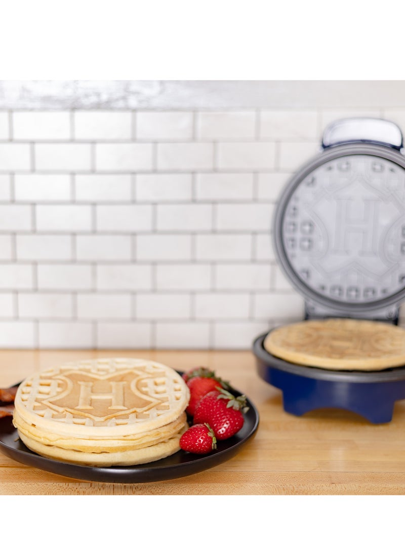 Uncanny Brands - Harry Potter Hogwarts Checkmate Waffle Maker - Image 1