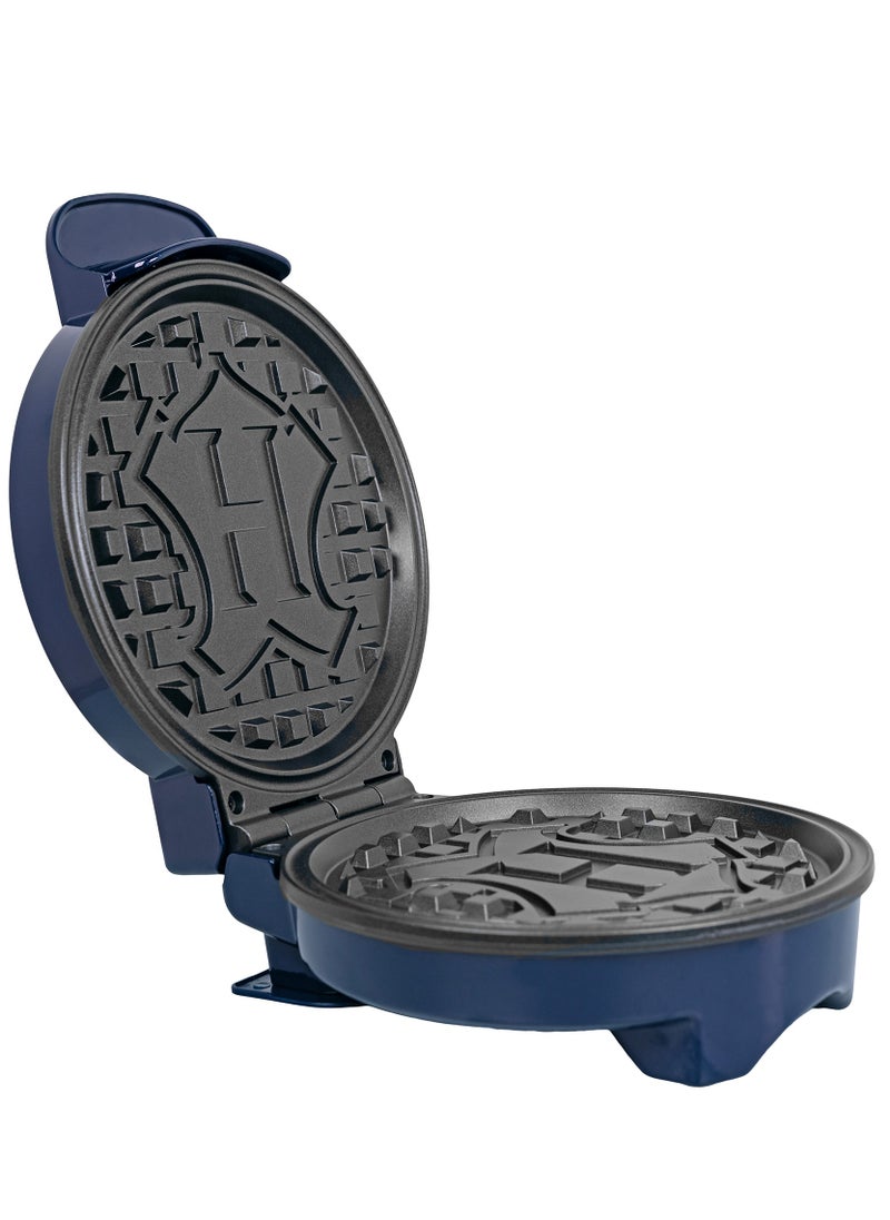 Uncanny Brands - Harry Potter Hogwarts Checkmate Waffle Maker - Image 1