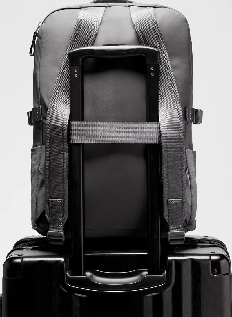 لولوليمون حقيبة كتف مزدوجة، رياضية، للمدرسة، للملابس اليومية، للمشي لمسافات طويلة، حقيبة ظهر كبيرة السعة 22 لتر - Image 5