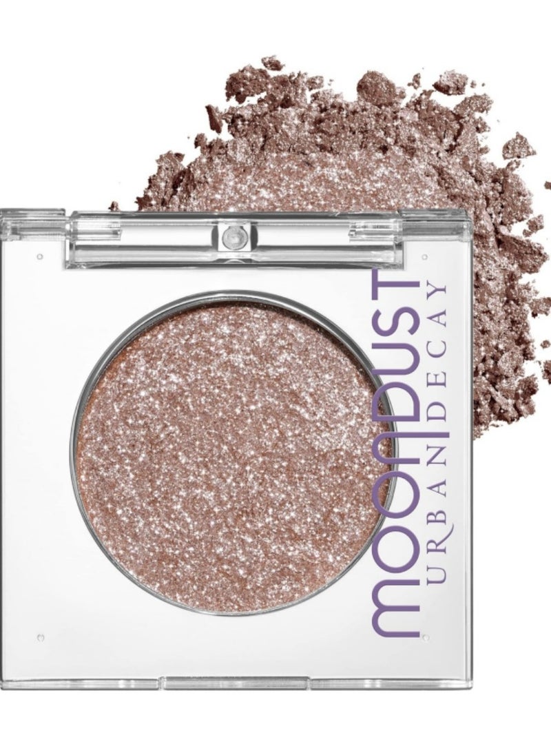 إربان ظلال عيون مضغوطة من Urban Decay 24/7 Moondust، Space Cowboy - ذهبي فاتح مع بريق فضي - أقصى قدر من اللمعان واللمعان المخملي  - Image 1