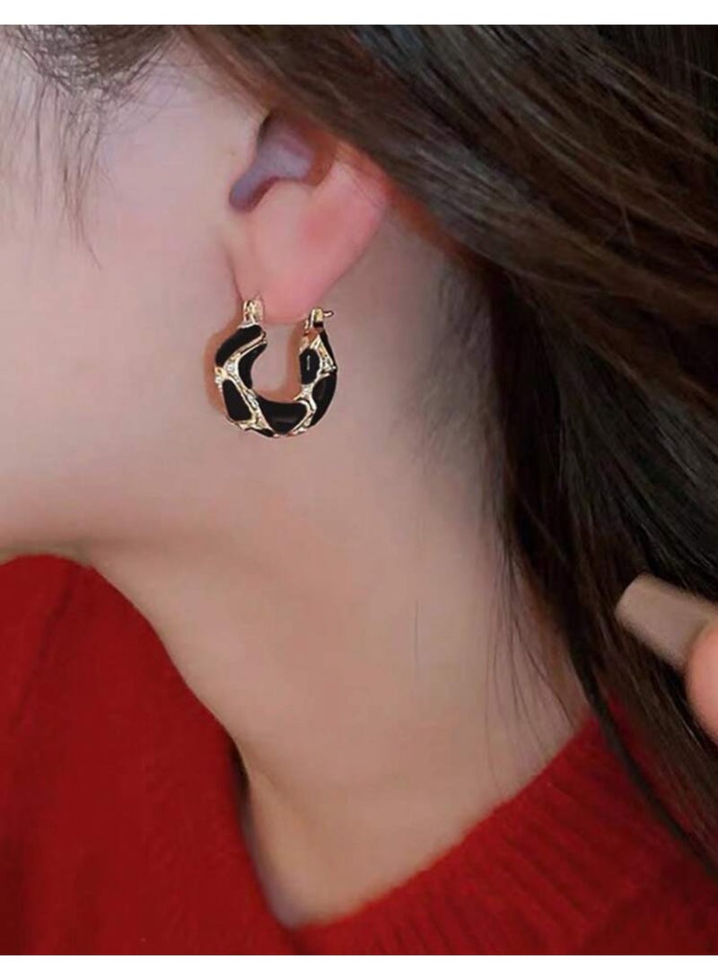 Dangle Charms Trendy And Elegant Earrings For Women - Image 1