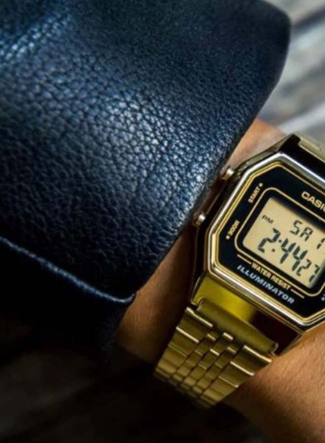 كاسيو ساعة يد رقمية بسوار من الستانلس ستيل طراز LA680WGA-1DF مقاس 29 مم - لون ذهبي نساء - Image 4