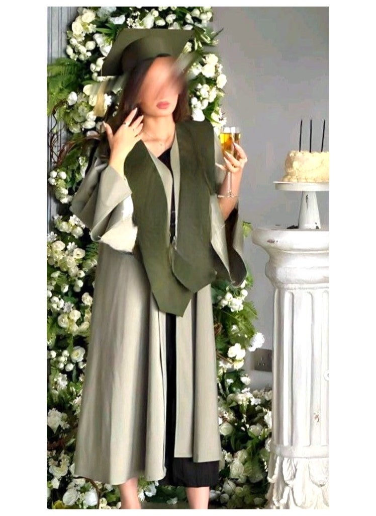 ماركة غير محددة طقم تخرج نسائي أنيق من 3 قطع (روب + وشاح سادة قابل للتطريز بالأسماء + قبعة) بلون زيتوني فخم – تصميم راقٍ وعصري مثالي لحفلات التخرج والتصوير التذكاري  - Image 1