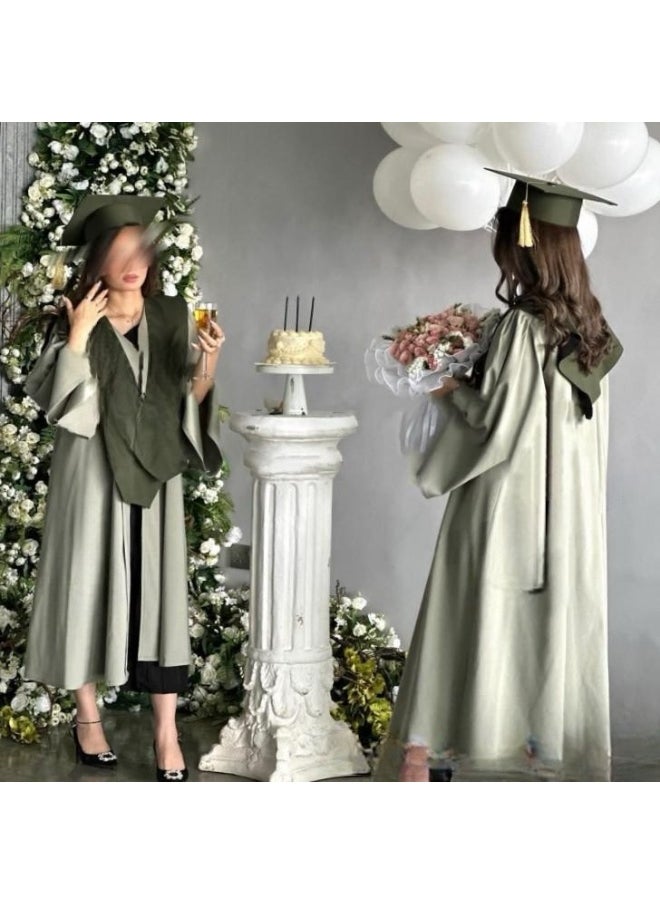 ماركة غير محددة طقم تخرج نسائي أنيق من 3 قطع (روب + وشاح سادة قابل للتطريز بالأسماء + قبعة) بلون زيتوني فخم – تصميم راقٍ وعصري مثالي لحفلات التخرج والتصوير التذكاري  - Image 4