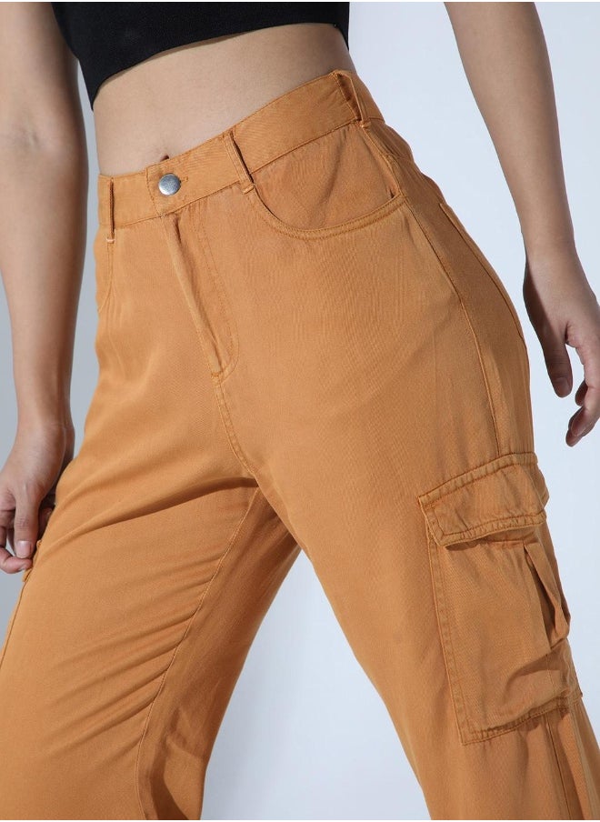 Hubberholme بنطلون كارجو نسائي أنيق بقصّة Slim Fit وواسع الارتفاع  - Image 1