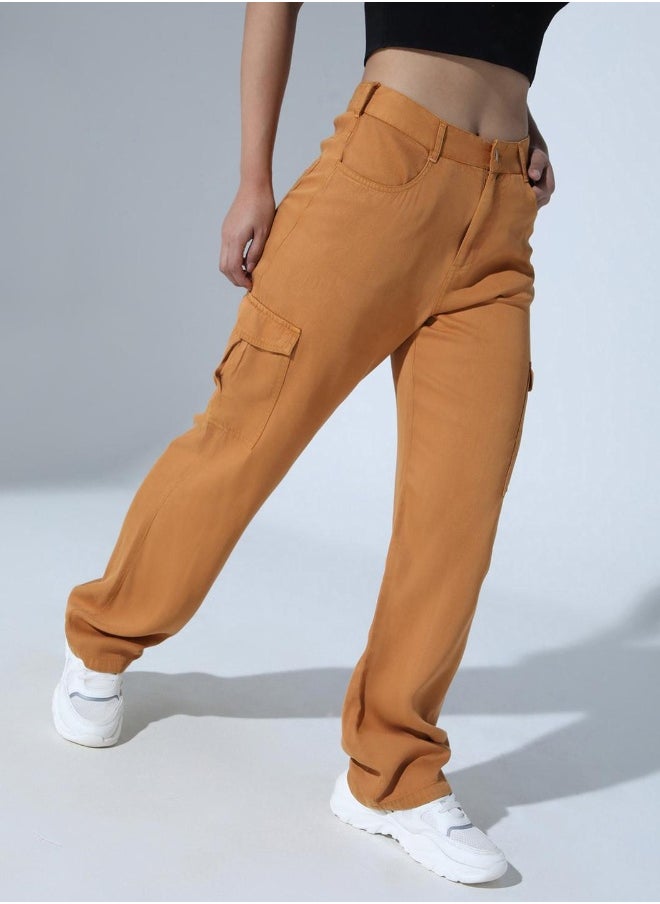 Hubberholme - بنطلون كارجو نسائي أنيق بقصّة Slim Fit وواسع الارتفاع - Image 1