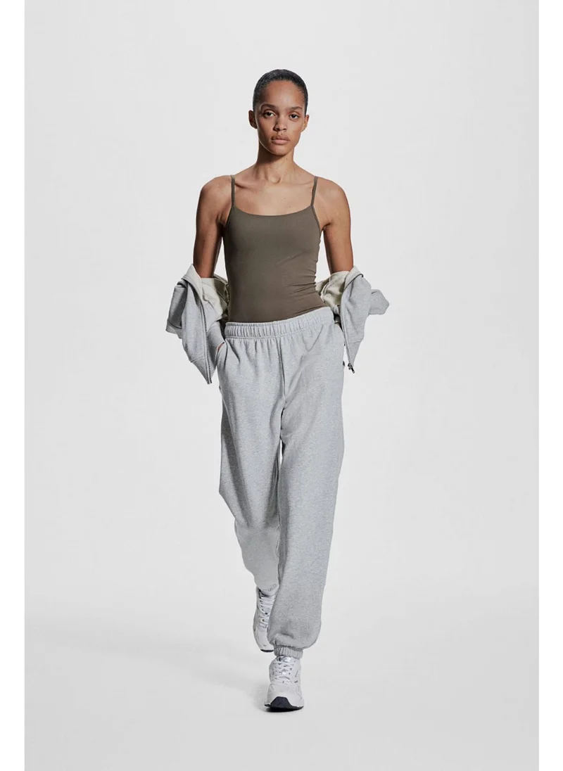 اتش اند ام Sports joggers in DryMove