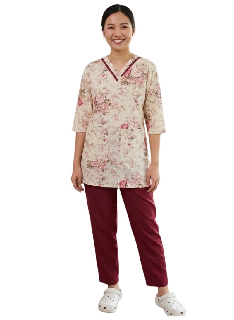 زي/مربية/جليسة أطفال، تختلف من بلوز وبنطال بنقشة زهور، بياقة على شكل حرف V وأكمام ثلاثة أرباع، من القطن.