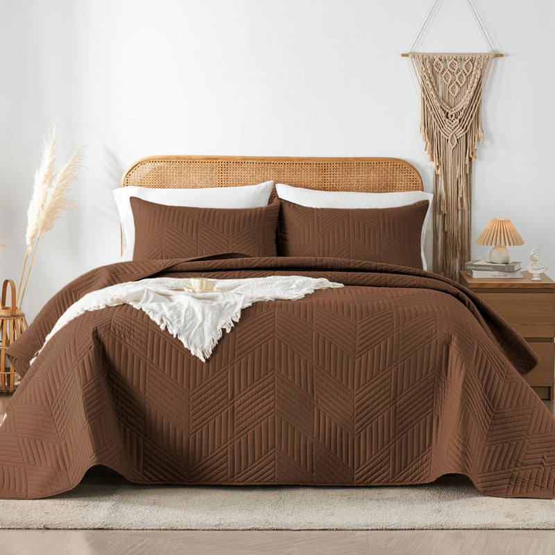 Davulos King/Cal King Quilt Set in Brown, Soft Reversible Microfiber Bedspread for All-Season Use in Bedroom or Dorm, Lightweight Modern Geometric Coverlet (1 Quilt, 2 Pillow Shams) - Image 1