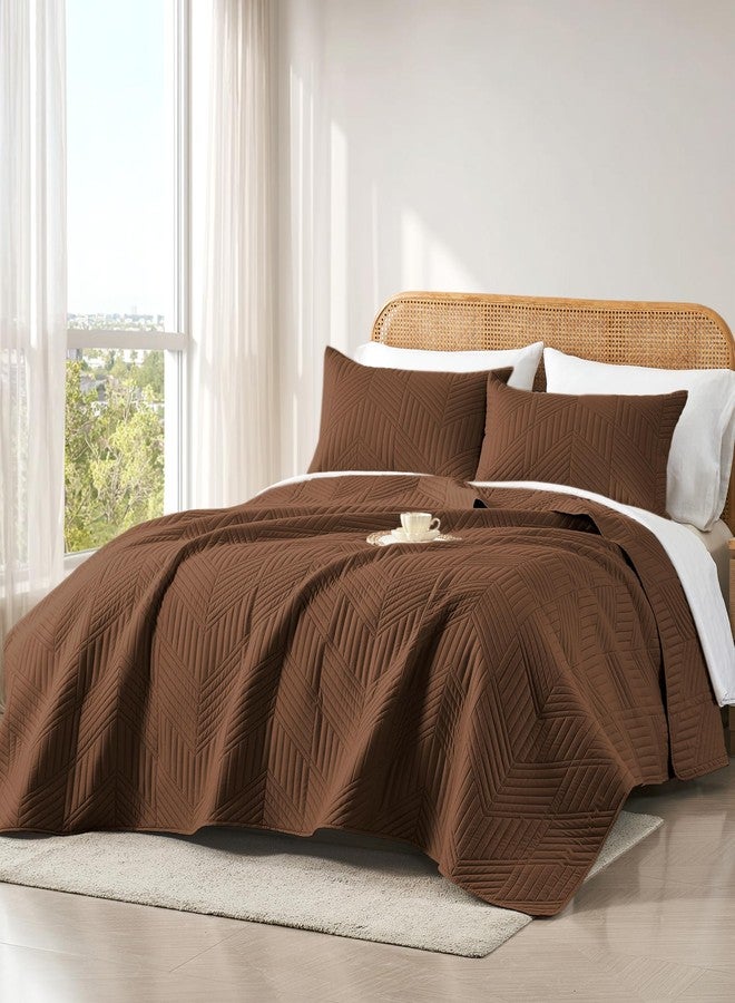 Davulos King/Cal King Quilt Set in Brown, Soft Reversible Microfiber Bedspread for All-Season Use in Bedroom or Dorm, Lightweight Modern Geometric Coverlet (1 Quilt, 2 Pillow Shams) - Image 2