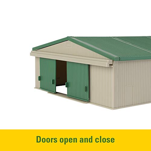 TOMY مجموعة ألعاب المزرعة من تومي جون دير - مقياس 1:64 - تشمل حيوانات المزرعة، حظيرة الآلات، جرارات اللعب، شاحنات اللعب، وأدوات المزرعة - 70 قطعة - 8 سنوات وما فوق - Image 3