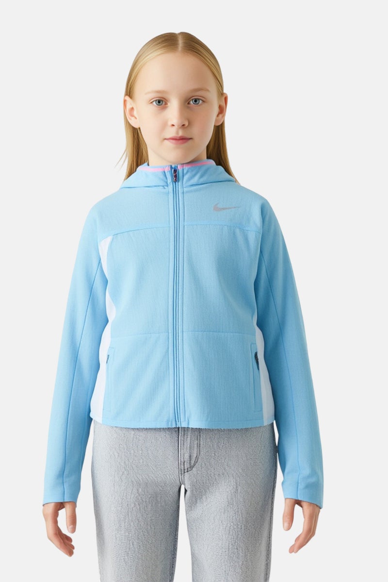 Nike جاكيت رياضي للبنات مع شعار العلامة التجارية، مزود بغطاء رأس، أزرق فاتح - Image 1