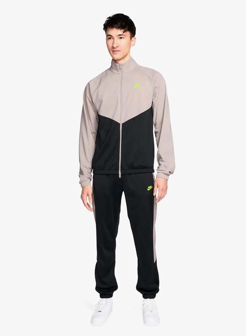 نايكي بدلة رياضية منسوجة للمتنزهات