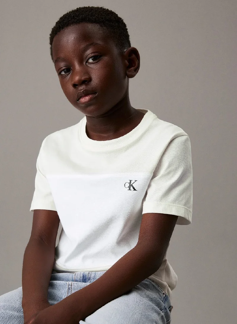 كالفن كلاين جينز طقم من 2 تيشيرت