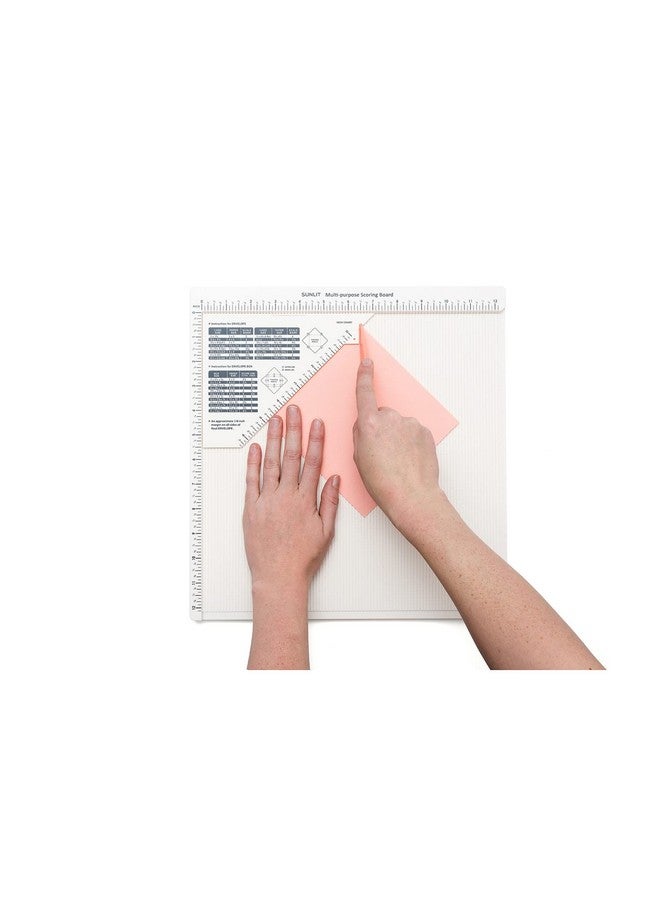 وي آر ميموري كيبرز تتضمن لوحة القطع والتسجيل لوحة مقاس 12 × 12 بوصة وأداة تسجيل واحدة تقطع صفحات سجل القصاصات الكبيرة وزخارف صغيرة وشفرات دقيقة قوية القفل مع حجرة تخزين - Image 2