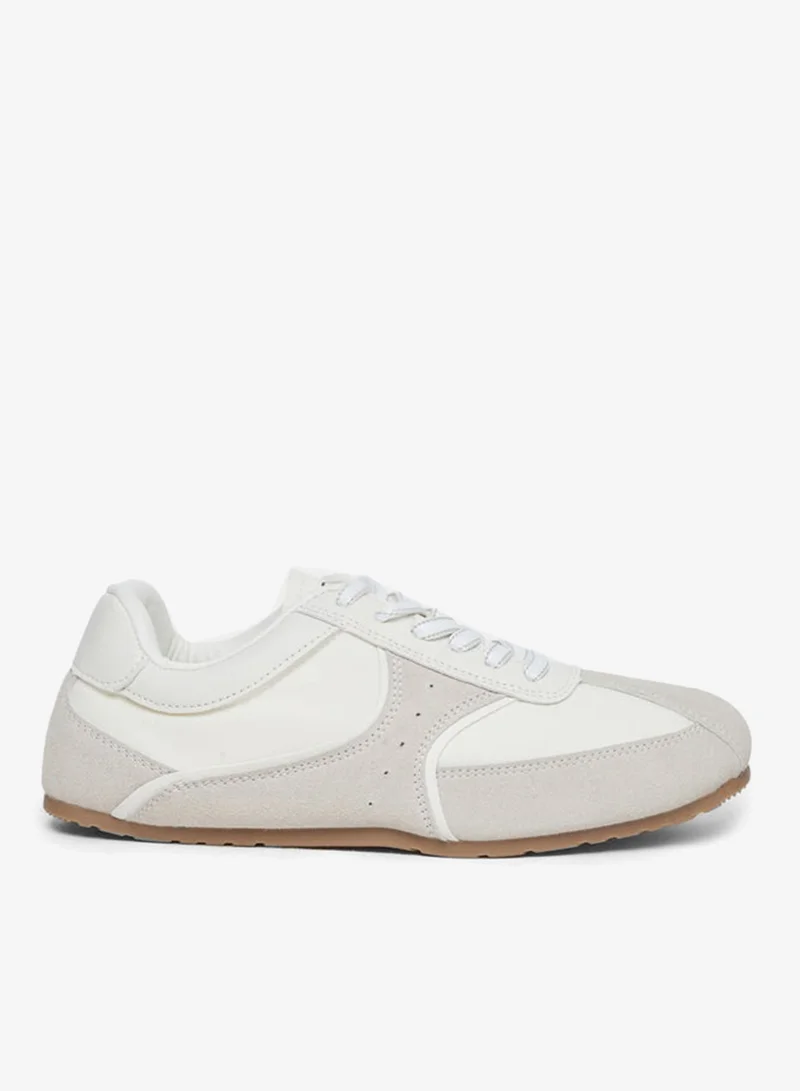 ستايلي اكتيف حذاء رياضي برباط بنمط الدانتيل بلونين