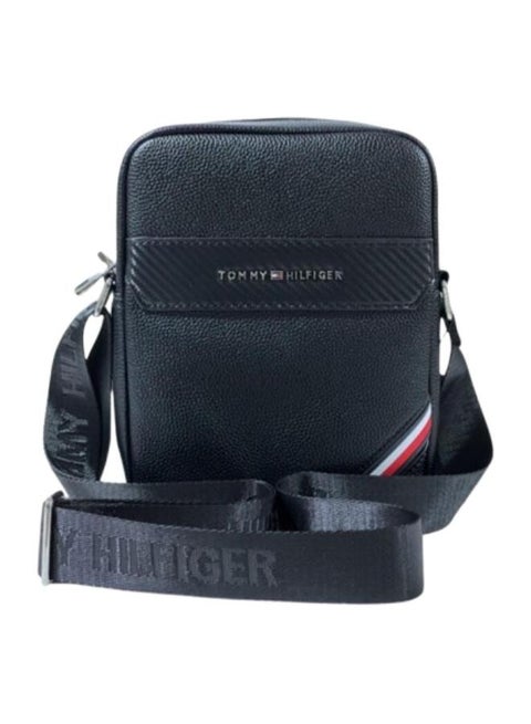 حقيبة تومي كروس باللون الأسود