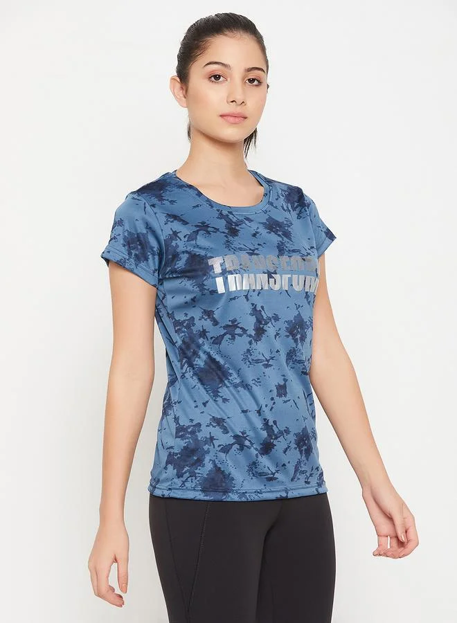 كلوفيا تيشيرت رياضي مريح بطبعة كتابة عاكسة