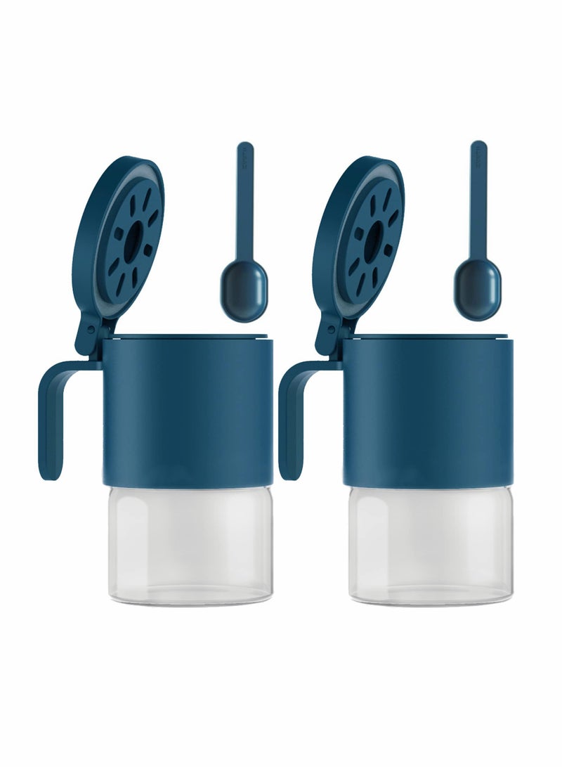 SYOSI برطمانات توابل زجاجية مقاومة للرطوبة مع ملاعق مجموعة من 2 سعة 10 أوقيات 300 مل زجاجات توابل صغيرة لحفظ التوابل مع أغطية قابلة للفتح للملح والسكر والفلفل والفلفل الحار في المطبخ باللون الأزرق - Image 1