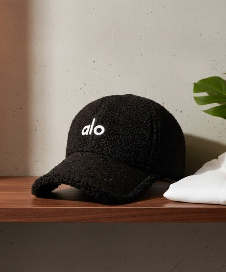 ألو كاب شتوي فرو ناعم للنساء بتصميم ALO عصري – لون أسود أنيق مع تطريز مميز – قبعة دافئة ومريحة للاستخدام اليومي والخروجات الشتوية - Image 3