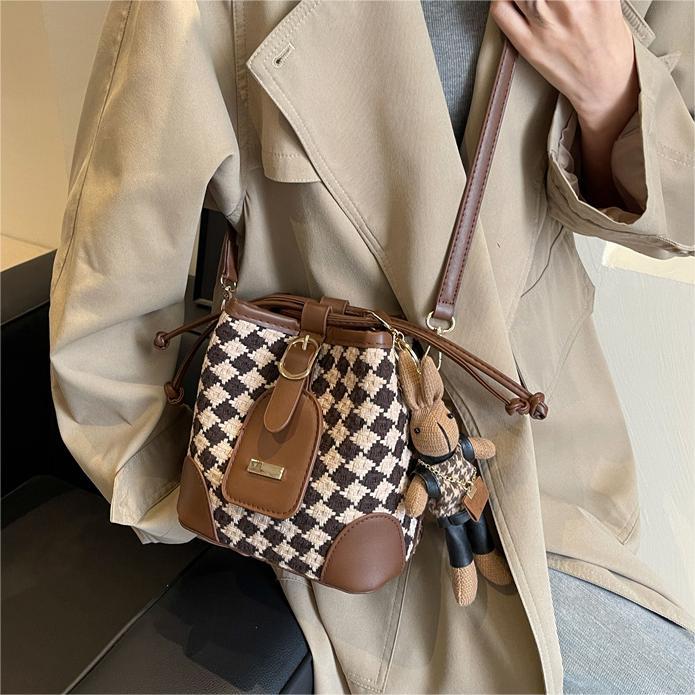 Niche Design Retro Rhombus Bag Women'S Bag 2023 New High-Grade Sentong Qin Messenger Bag Fashionable All-Match Bucket Bag - Image 5