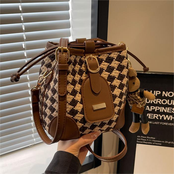 Niche Design Retro Rhombus Bag Women'S Bag 2023 New High-Grade Sentong Qin Messenger Bag Fashionable All-Match Bucket Bag - Image 2