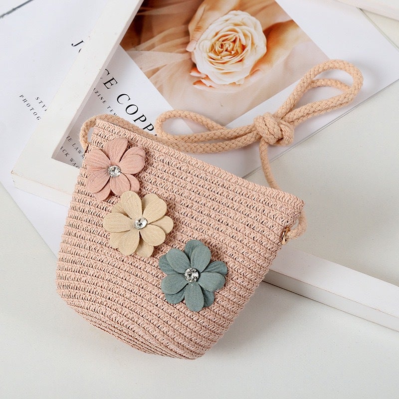 New straw hat 2-10 years old girl spring and summer travel sunscreen hat fresh flower sunshade hat crossbody bagLotus Root Starch Bag Lotus Root Starch Bag 