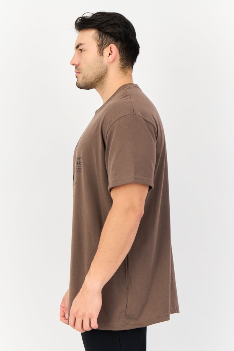 Nike تي شيرت رجالي بأكمام قصيرة مناسب للأنشطة الخارجية، بني - Image 3