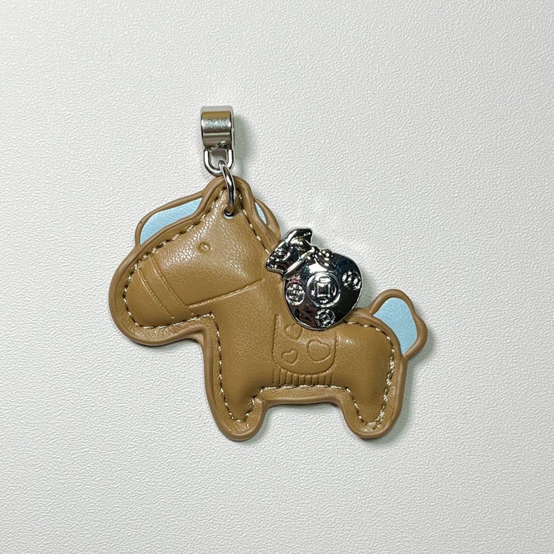 Right Now Rich Auto Leather Cartoon Couple Delicate Small Pendant Accessories Advanced Sense Bag Chain Creative Car Keychain - Image 1