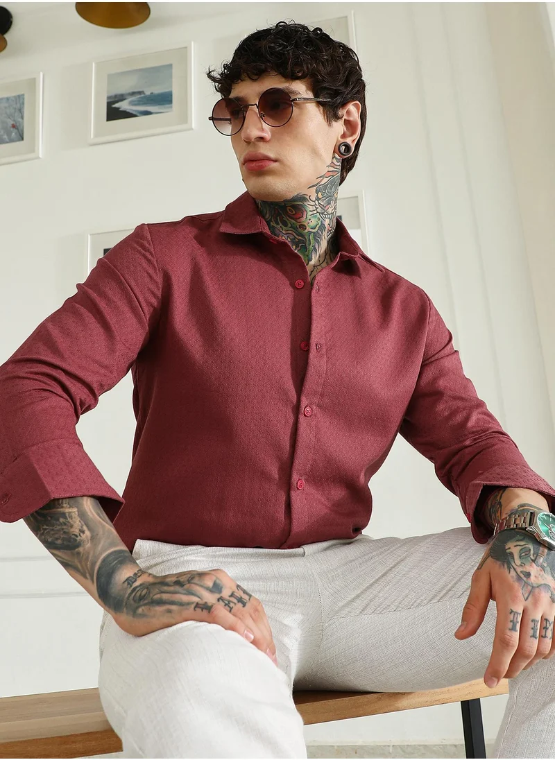 كامبوس سوترا Burgundy Textured Cotton Blend Full Sleeve Shirt For Men