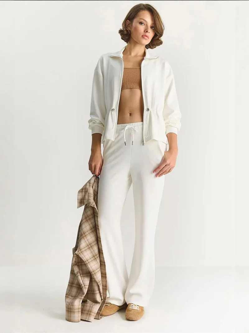 بيانكو لوتشي طقم بدلة نسائية من لوكسي جاكيت بأكمام طويلة وبنطلون واسع