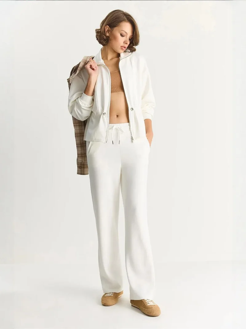 بيانكو لوتشي طقم بدلة نسائية من لوكسي جاكيت بأكمام طويلة وبنطلون واسع