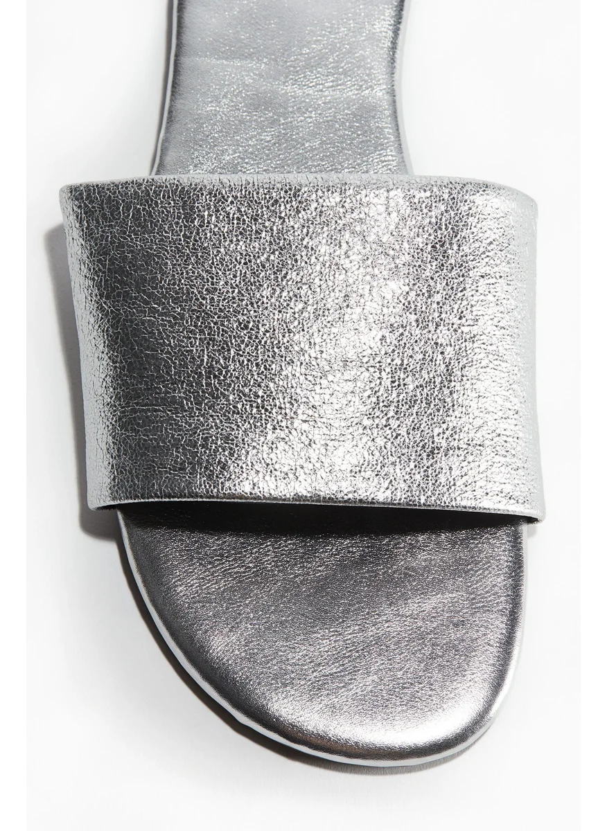 اتش اند ام Sandals