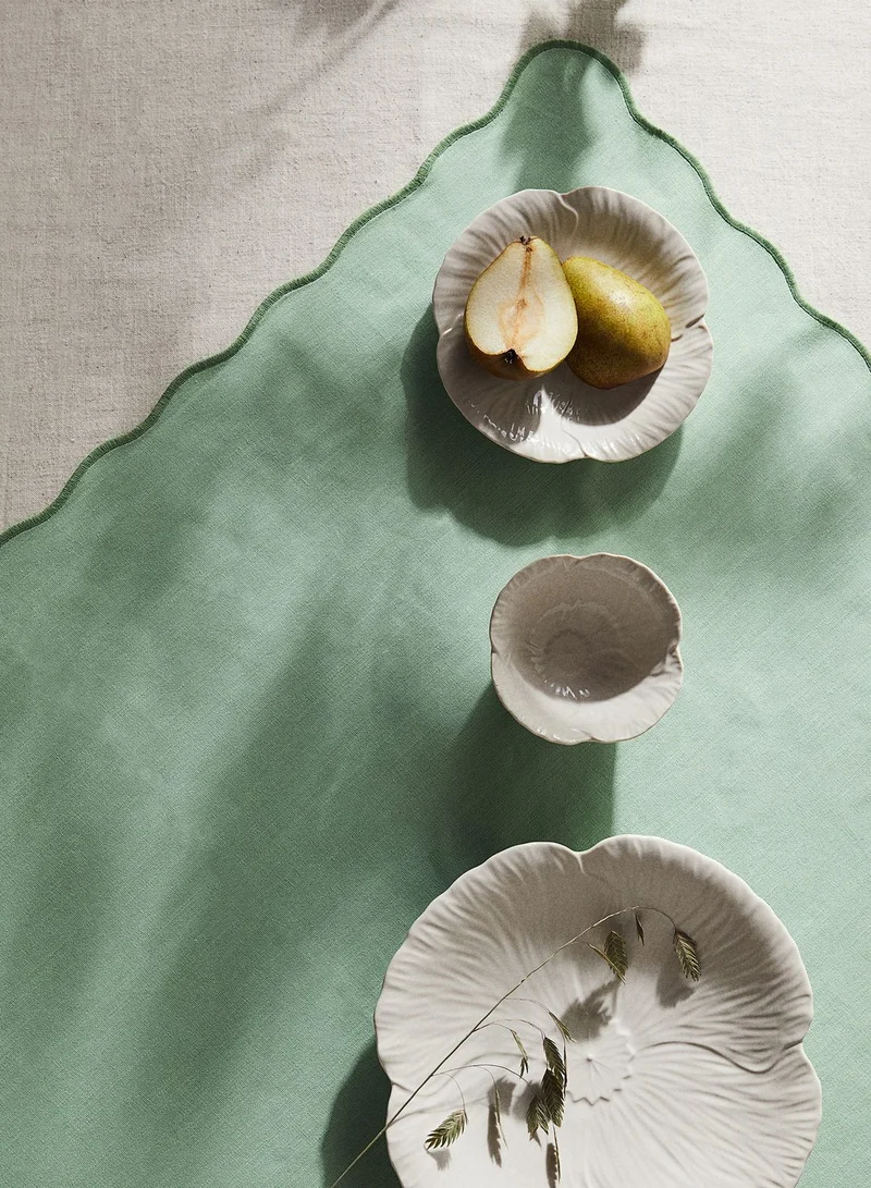 H&M Scallop-Edged Tablecloth