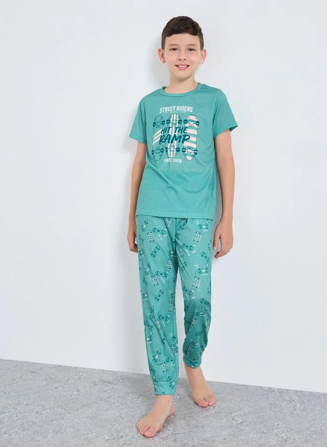 Styli Styli Teen Green Skateboard Print T-Shirt and Pyjama Set