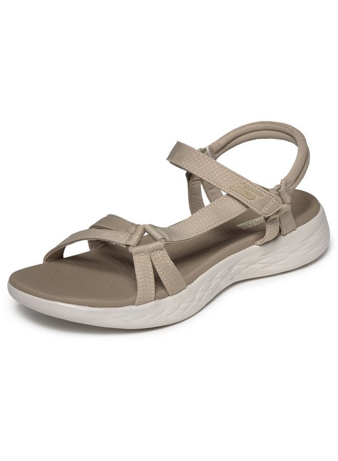 SKECHERS صندل رياضي للنساء 600-بريليانس للذهاب، بيج/أبيض، 5 عريض / 35 EU عريض - Image 1